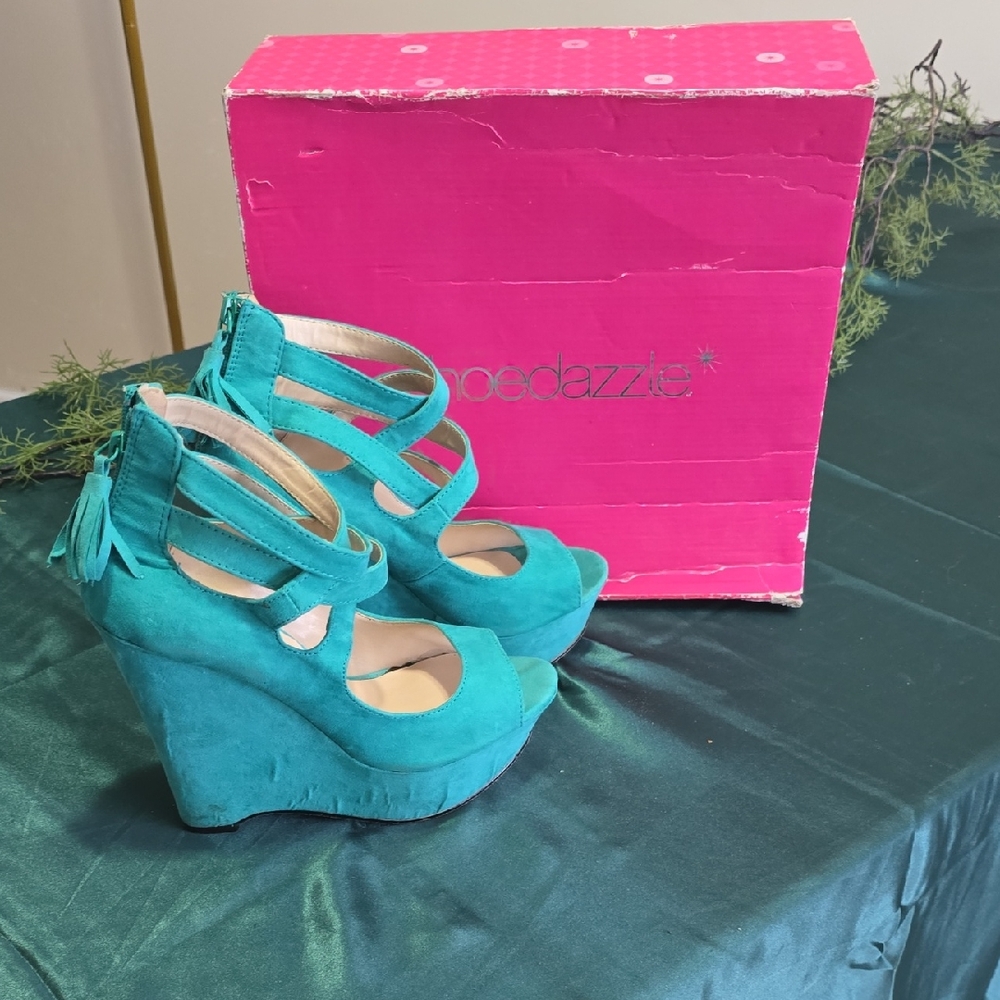 Shoe Dazzle Blue Wedge Peep-Toe Sandals Teal